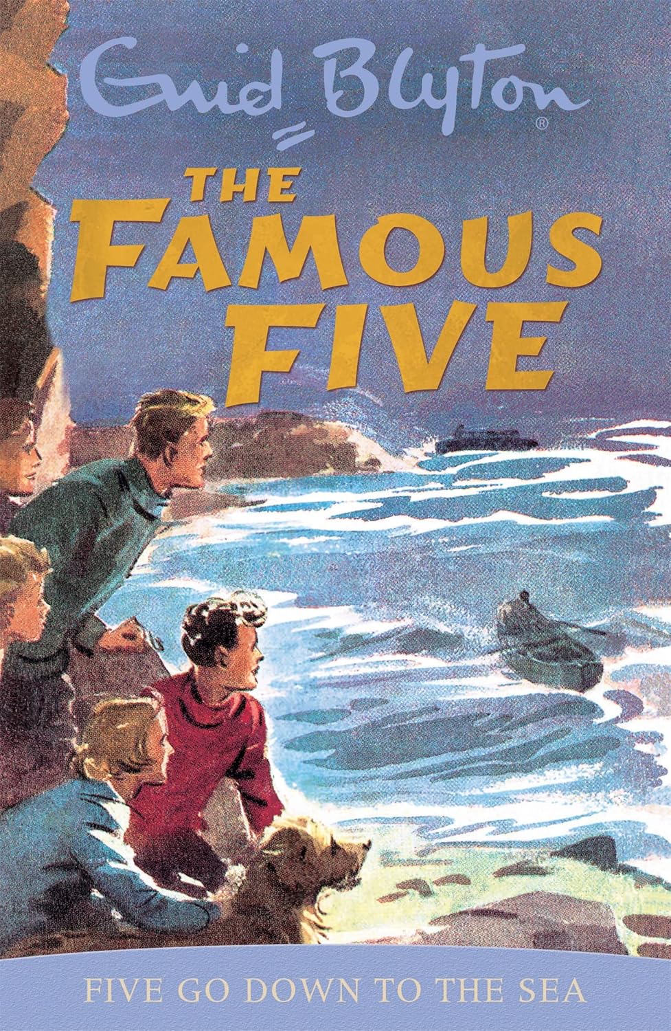 Famous Five: Five Go Down To The Sea: Book 12 (Paperback)