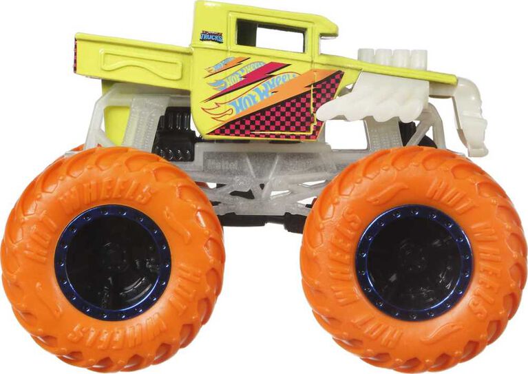 MATTEL HOT WHEELS MONSTER TRUCKS GLOW IN THE DARK ASSORTED