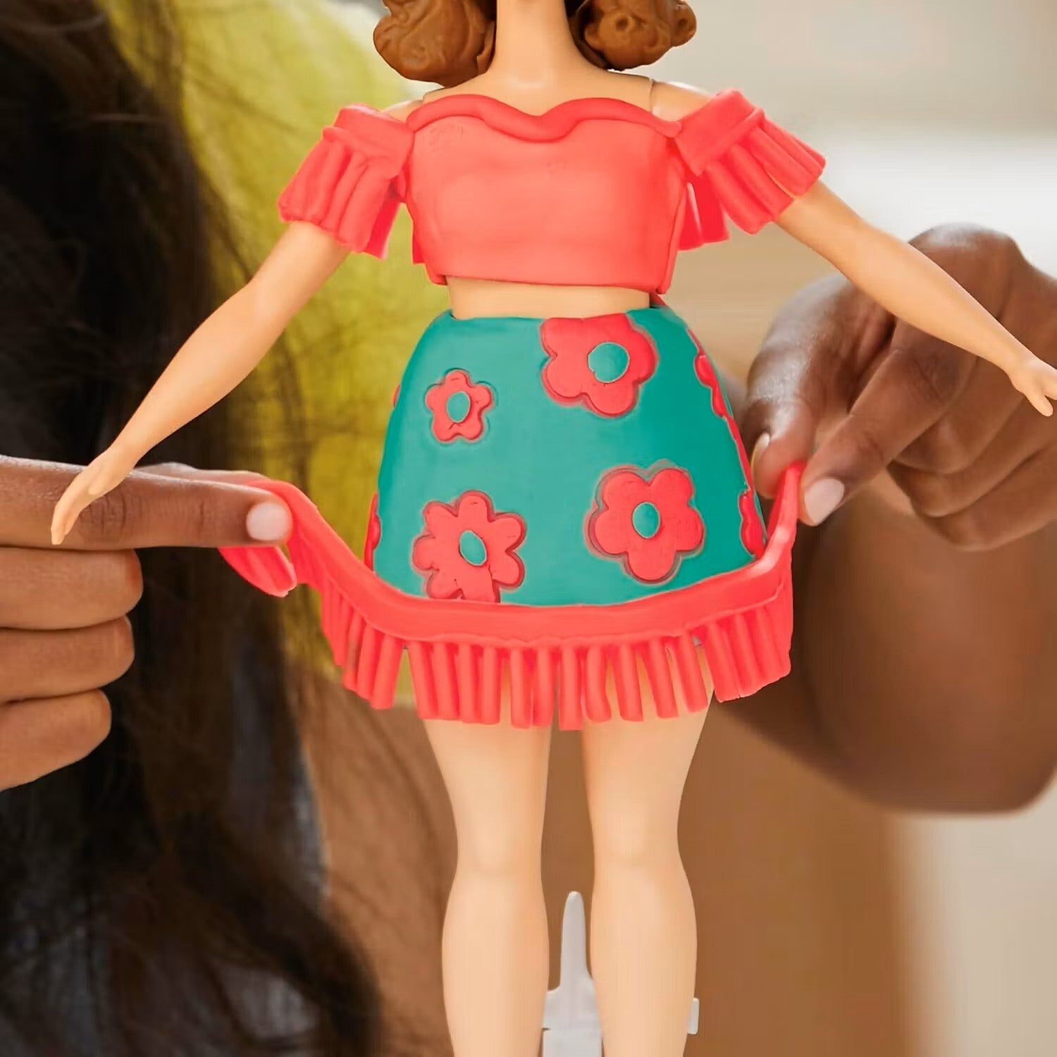 HASBRO PLAYDOH BARBIE FLORALS AND FRINGE DOLL SET