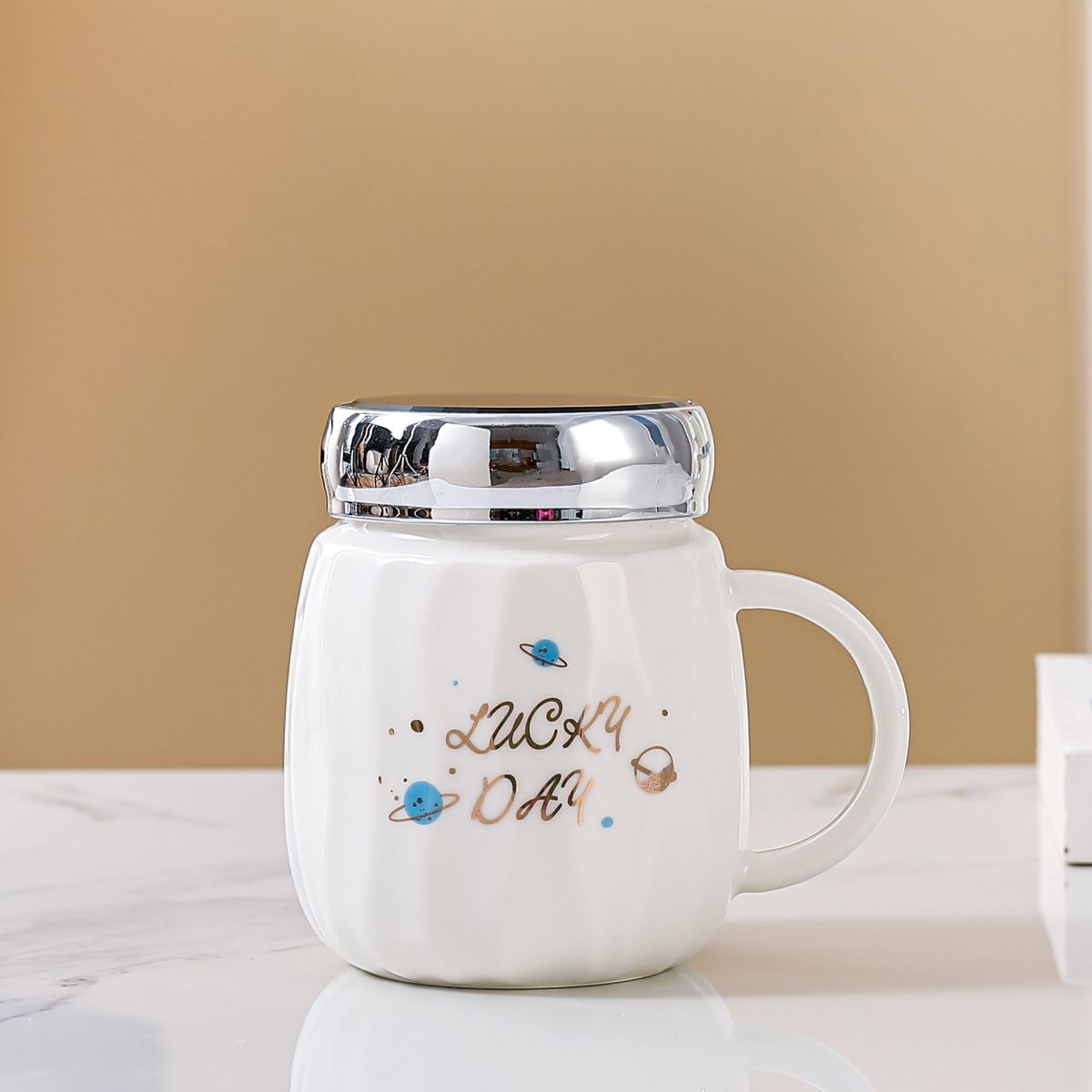  CERAMIC MUG WHITE W LID 23342