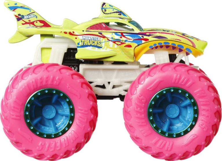 MATTEL HOT WHEELS MONSTER TRUCKS GLOW IN THE DARK ASSORTED