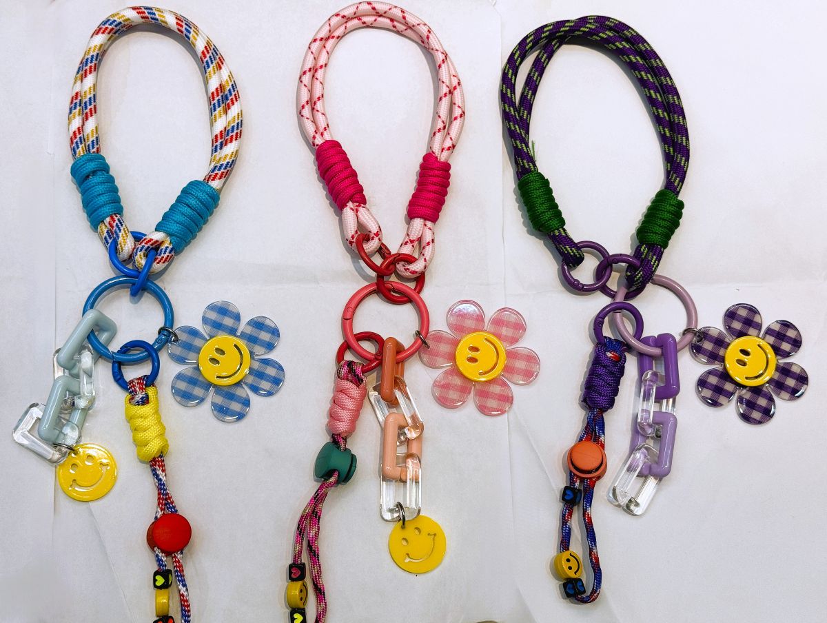 Key/Bag Charm Smile Flower E006