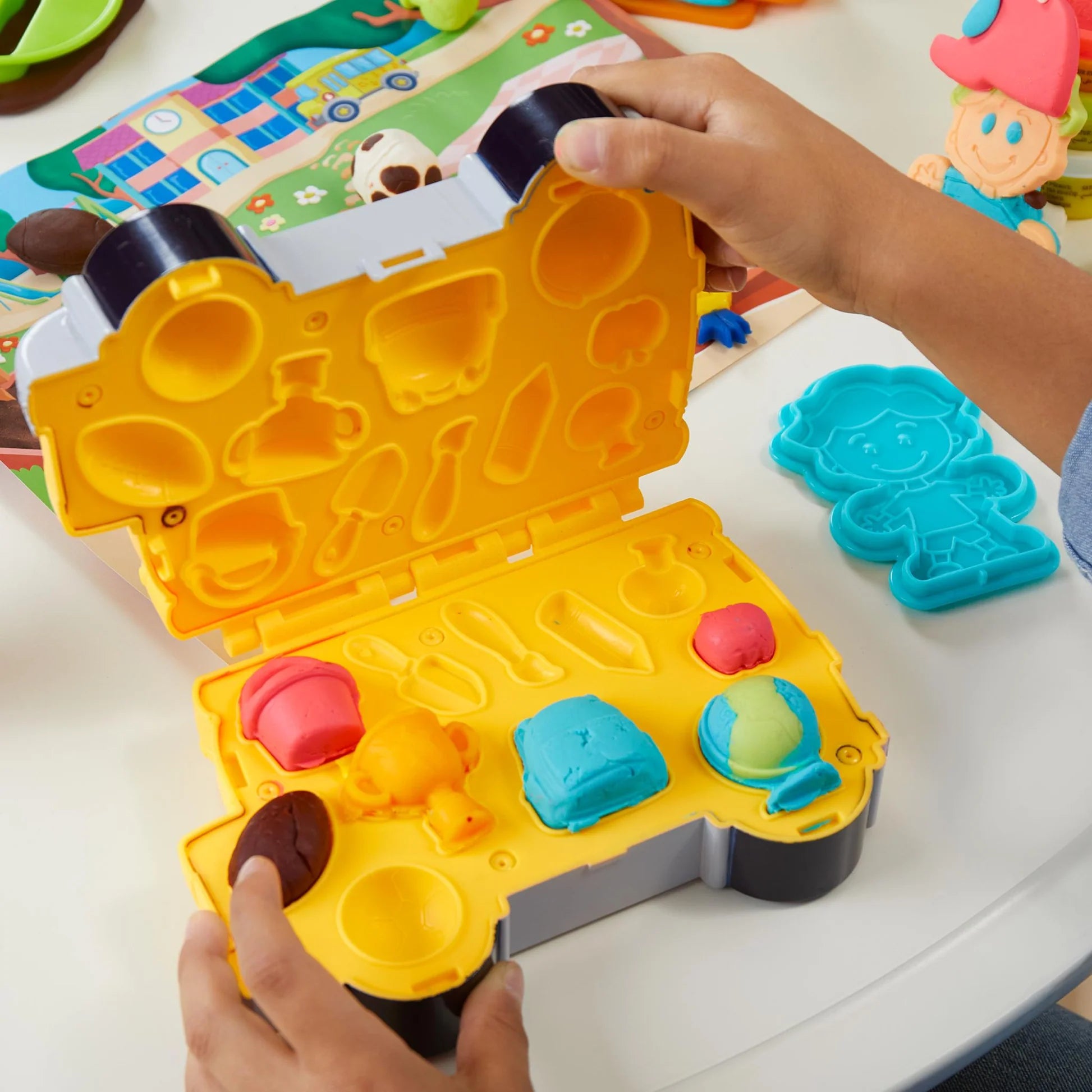 HASBRO PLAYDOH SCHOOL DAY ADVENTURES SET