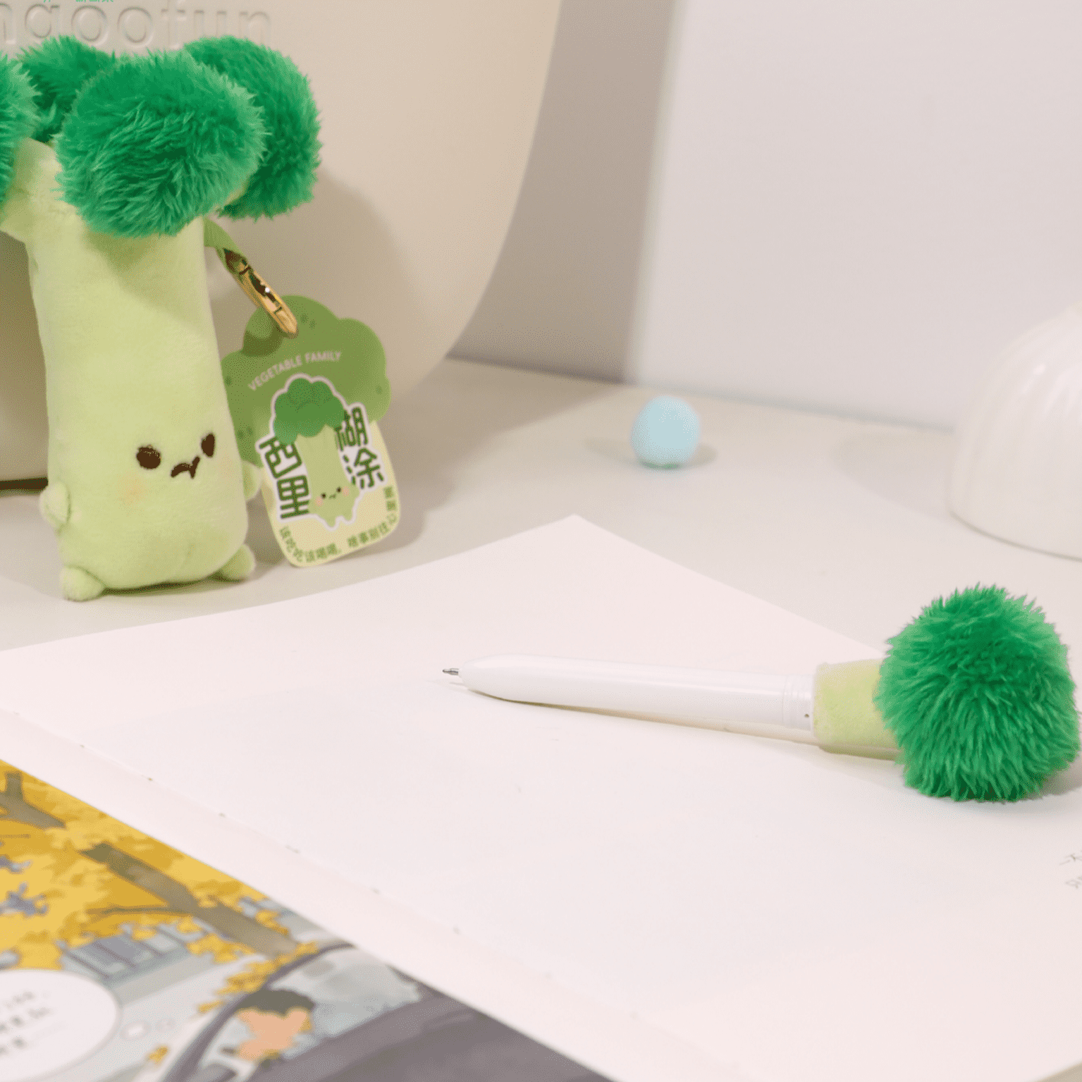 Pinching Plush 0.5mm Gel Pen Bag Charm - Garlic