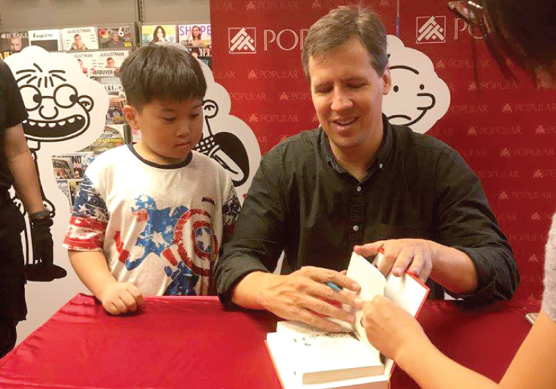 Jeff Kinney (Diary of a Wimpy Kid) Book Signing 2017